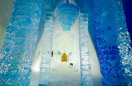 Hotel De Glace, קנדה. נבנה כל שנה מחדש מקרח, באדיבות Xdachez.com