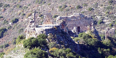 מבצר המונפורט על גדות נחל כזיב. נוף גלילי מרהיב