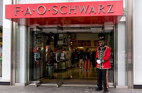 לאחר 30 שנים בשדרה החמישית: חנות הצעצועים המיתולוגית FAO Schwarz נסגרת