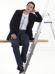 קום איל פו. הלבישו את עובדת החברה שוש שגיא