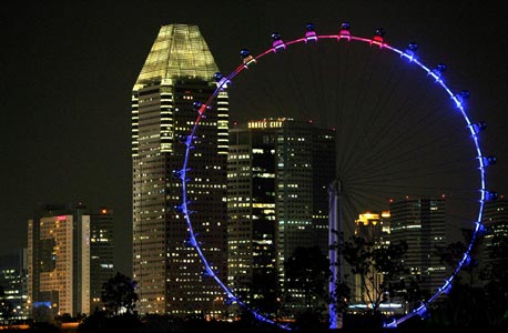 גלגל ענק בסינגפור. 98% מהנשאלים חשים בטוחים ללכת לבד בלילה