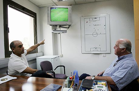 הבט דרור, כדורגל בטלוויזיה. משה סיני ודרור קשטן רואים ירוק, צילום: טל שחר