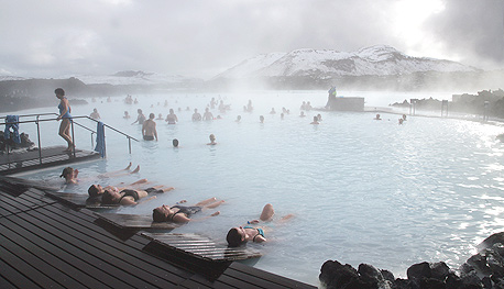 מעיינות חמים באיסלנד. 