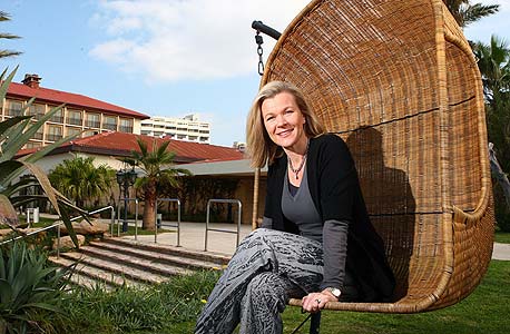 אריקה סגל: "בשנים האחרונות גדל העניין באמנות הישראלית. יש פה קהילה יהודית תומכת, וראיתי בזה הזדמנות עסקית" אריקה סגל: "בשנים האחרונות גדל העניין באמנות הישראלית. יש פה קהילה יהודית תומכת, וראיתי בזה הזדמנות עסקית"