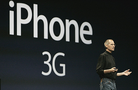 סטיב ג'ובס מציג את האייפון החדש