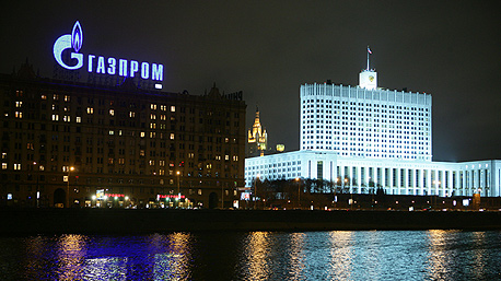 שלט של גזפרום במוסקבה, צילום: בלומברג