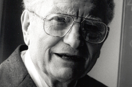 זוכה פרס נובל לכלכלה פול סמואלסון מת בגיל 94