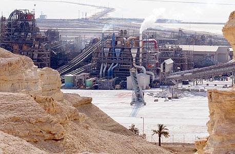 Factory in the Dead Sea. Photo: Guy Asaiag