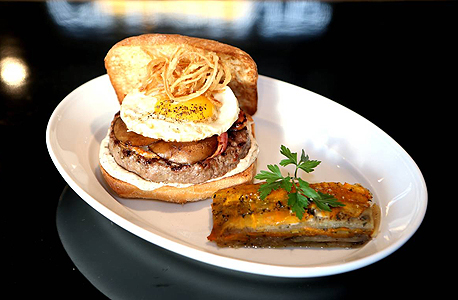 המבורגר קזן. מנה עשירה ונדיבה המבורגר קזן. מנה עשירה ונדיבה