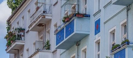 רחוב אברטי 43. שכונת פרידריכסהיין בברלין הפכה ליעד פופולרי להשקעות בזכות הזדמנויות שסיפקו תשואות גבוהות. 