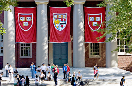 קמפוס אוניברסיטת הרווארד. תואר כאן עולה יותר מ־50 אלף דולר בשנה 