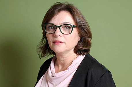 רף-רונן. "המשמעות היא קיצוץ ביצירה. זה מה שקורה שאנשים שאינם מהתחום קובעים את הקריטריונים במקום לבוא איתנו בדיאלוג." רף-רונן. "המשמעות היא קיצוץ ביצירה. זה מה שקורה שאנשים שאינם מהתחום קובעים את הקריטריונים במקום לבוא איתנו בדיאלוג."