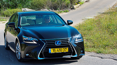 לקסוס GS. עדיף להישאר במצב "חיסכון"