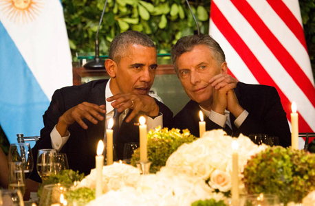 מימין מאוריסיו מאקרי נשיא ארגנטינה ו ברק אובמה נשיא ארה"ב ב בואנוס איירס, צילום: אי פי איי