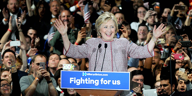הילארי קלינטון מנצחת בפריימריז בניו יורק, בשבוע שעבר. גייסה 182 מיליון דולר עבור קמפיין הבחירות שלה, צילום: אם סי טי