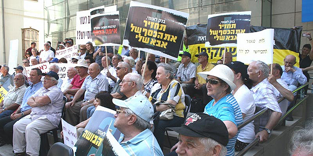 נכסי נספי השואה: 200 איש הפגינו מול משרדי לאומי