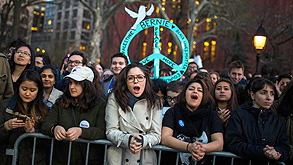  תומכי סנדרס בעצרת במנהטן , צילום: איי פי