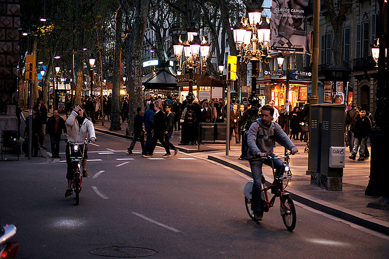 ברצלונה. עיר עם סיורי אופניים מאורגנים