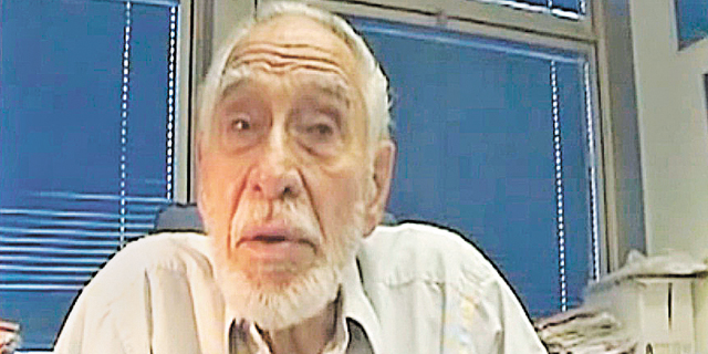 בגיל 96 תובע סמוקי סימון את שותפו המיתולוגי משה ויזל