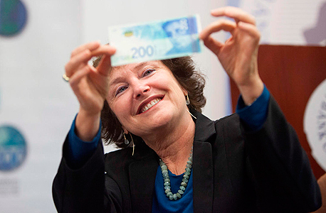 קרנית פלוג נגידת בנק ישראל עם שטר 200 חדש