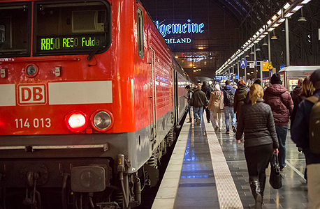 תחנת רכבת בפרנקפורט, גרמניה, צילום: בלומברג