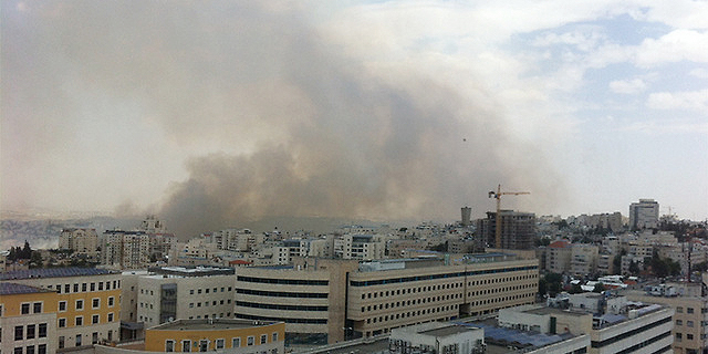 שריפות בירושלים: עשרות בתים פונו משלוש שכונות