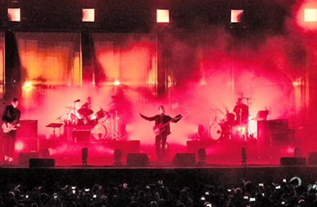 רדיוהד על הבמה בברצלונה, צילום: Eric Pamies