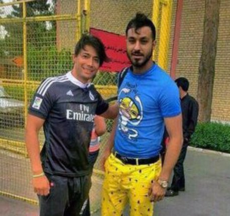 איראן: שוער הנבחרת לשעבר הושעה מכדורגל בגלל שלבש מכנסיי בובספוג