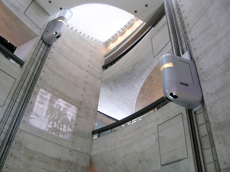 מוזיאון מרצדס בנץ. להציץ מהחלונות, צילום: ויקימדיה