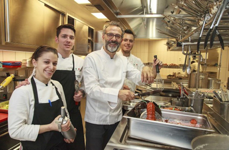 1. השף מאסימו בוטורה וצוות המטבח של מסעדת אוסטריה פרנצ'סקנה