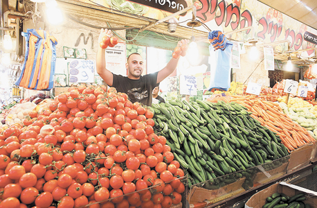 ירקות בשוק. 20 מיליון שקל יוקצו לתמיכה בשוקי איכרים, צילום: עמית שאבי