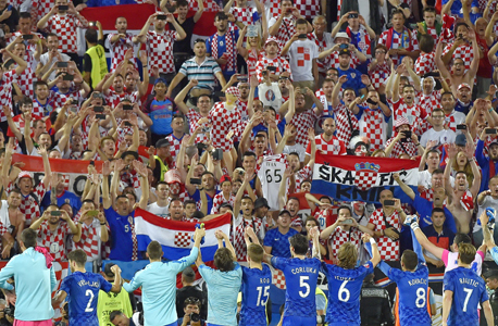 נבחרת קרואטיה חוגגת עם האוהדים. מיתולוגיה מודרנית, צילום: איי אף פי