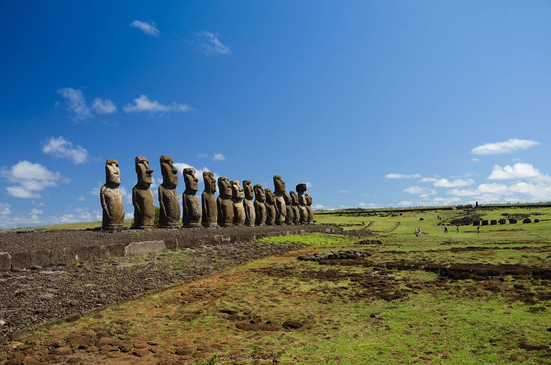 איי פסחא. ננפילת ראשי האבן הפכו לסמלם של האיים, צילום: גטי אימג