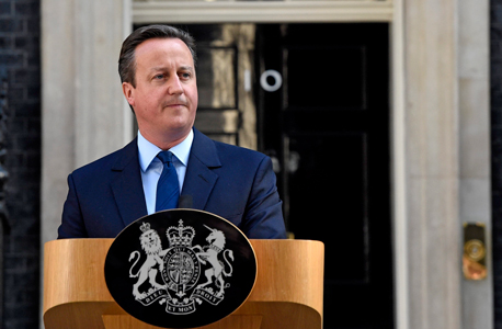 ראש ממשלת בריטניה דיויד קמרון מודיע על התפטרותו מהתפקיד, אתמול