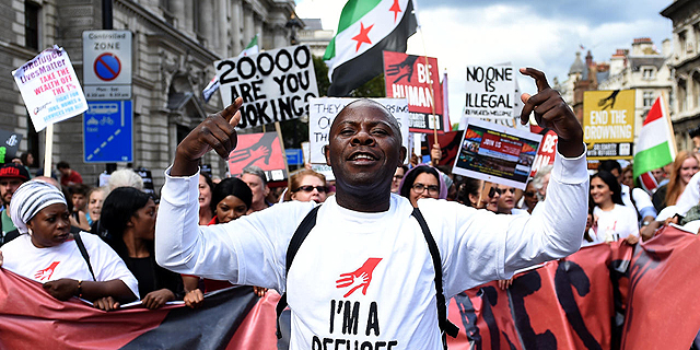 הפגנה למען כניסת פליטים לבריטניה בלונדון 2015. הסוגיות הכלכליות של השתתפות בריטניה בנטל הכלכלי במימון מוסדות האיחוד ותקציבו עומדות במרכז המשאל, אך הטריגר קשור לאירועים במזרח התיכון, צילום: אי פי איי