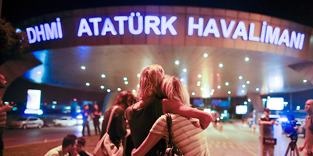 איסטנבול: 36 נרצחו ועשרות נפצעו במתקפת טרור בנמל התעופה