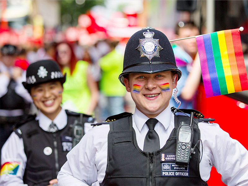 שוטרים במצעד הגאווה בבריטניה, צילום: גטי אימג