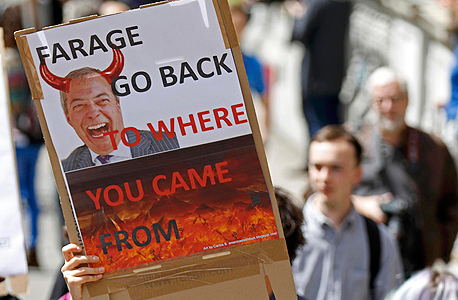 שלט בגנות מנהיג UKIP לשעבר נייג