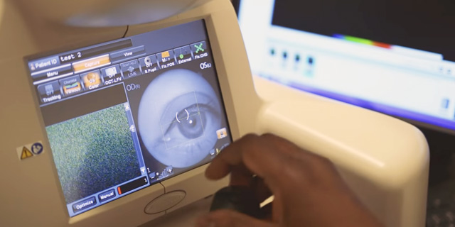רואה לך בעיניים: גוגל מפתחת בינה מלאכותית שמאבחנת מחלות עיניים 