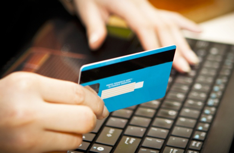 Israelis love online shopping but are wary of fraud (illustrative). Photo: Shutterstock