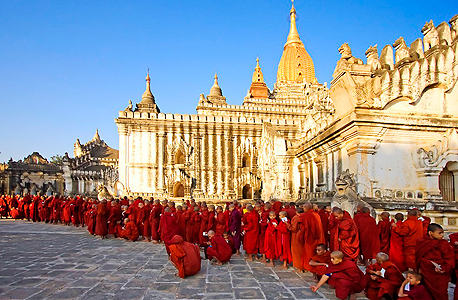 נזירים בודהיסטים במיאנמר