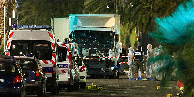 מתקפת טרור בצרפת: 84 נרצחו מפגיעת משאית בחגיגות יום הבסטיליה בניס