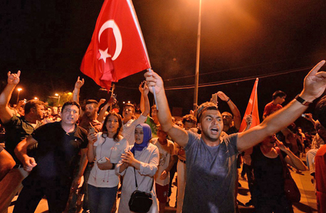 ניסיון ההפיכה שטורקיה. שימוש בשידורים החיים ברשתות החברתיות