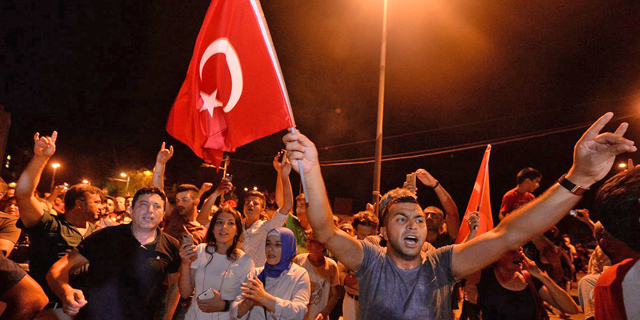 ניסיון ההפיכה שטורקיה. שימוש בשידורים החיים ברשתות החברתיות