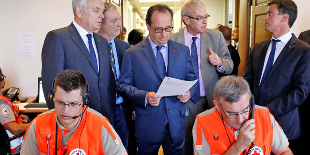 הבחירות בפתח: ממשלת צרפת התחייבה לקצץ במיסוי ב-2017