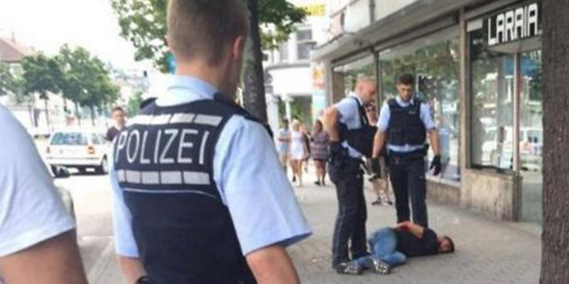 תקיפת מצ&#39;טה בגרמניה: פליט רצח אישה ופצע שניים נוספים