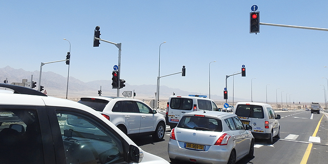 Israel Greenlights First AI Traffic Light 