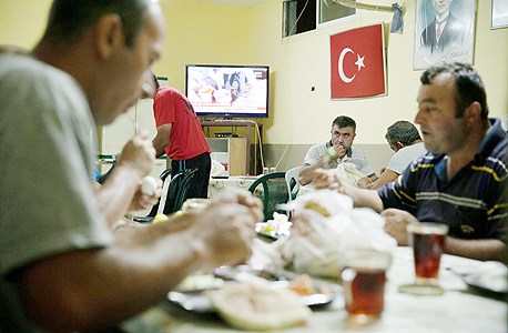 עובדים זרים מטורקיה בתל אביב, צילום: אוראל כהן