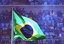 מושבים ריקים מאחוריי הדגל הברזילאי. ארגון בעייתי, צילום: אי פי איי