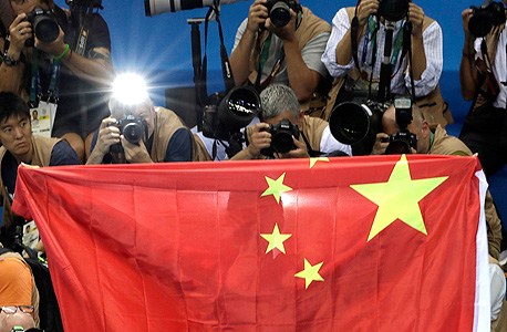 דגל סין. המארגנים בריו מיהרו להזמין דגלים חדשים 